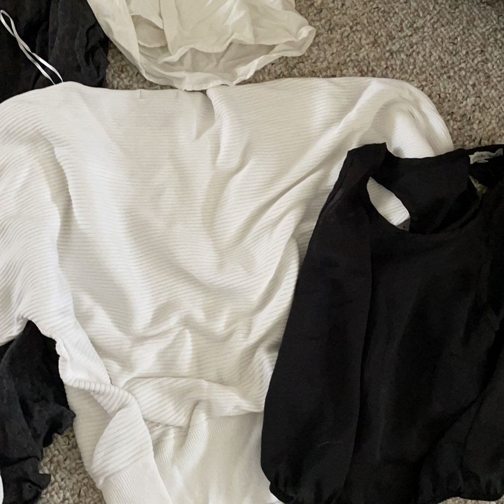 Size Small Top Bundle - image 5